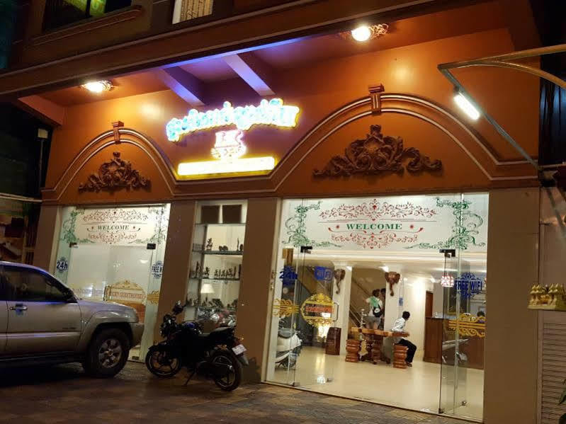 Lucky 2 Guesthouse Phnom Penh Ngoại thất bức ảnh